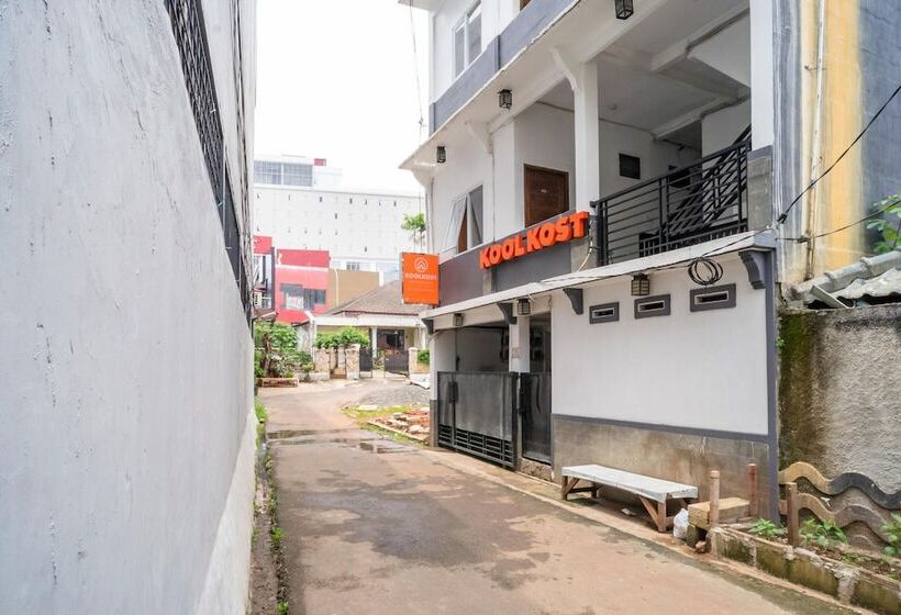 בית מלון כפרי Koolkost Near Universitas Pancasila
