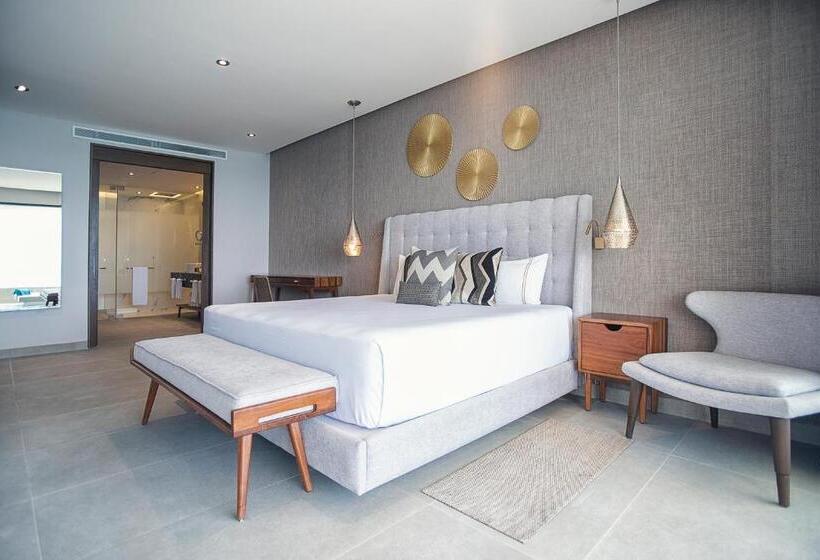 هتل The Fives Oceanfront