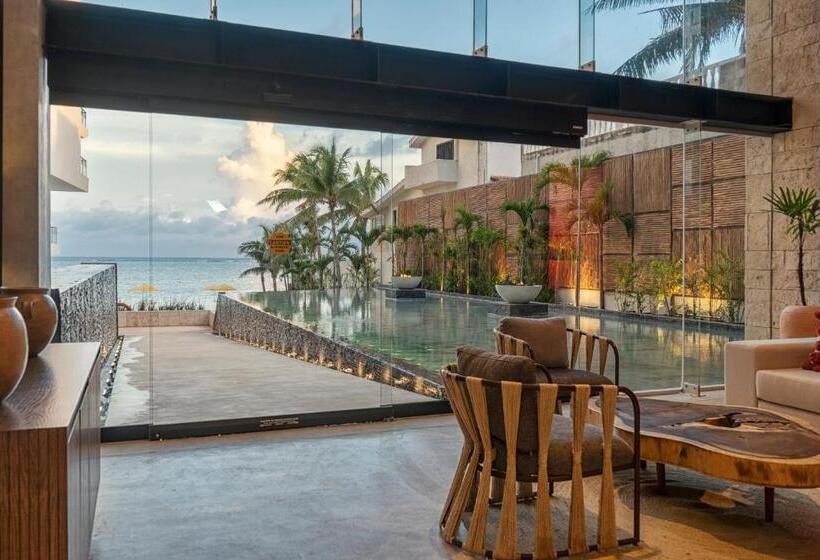 هتل The Fives Oceanfront