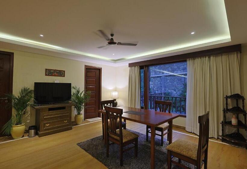 בית מלון כפרי Punarnava Resort & Spa