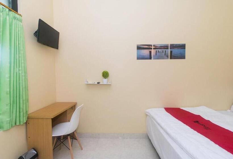بنسيون Reddoorz Syariah Near Stasiun Madiun