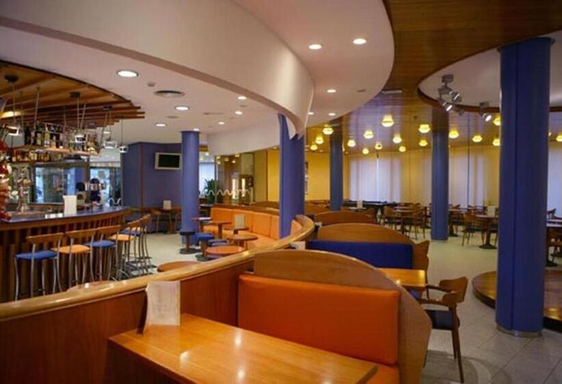 هتل Fenals Garden