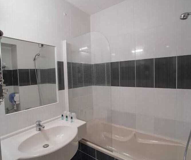 בית מלון כפרי Hôtel Restaurant Kyriad Direct Dijon Nord   Zenith   Toison D Or