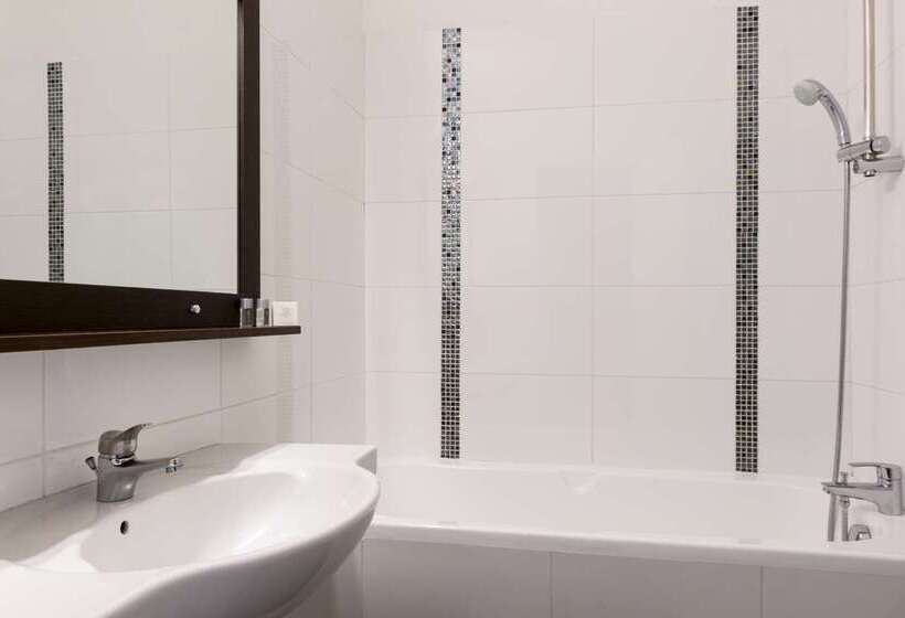 酒店 The Originals City, Hôtel Paris Sud, Orly Draveil