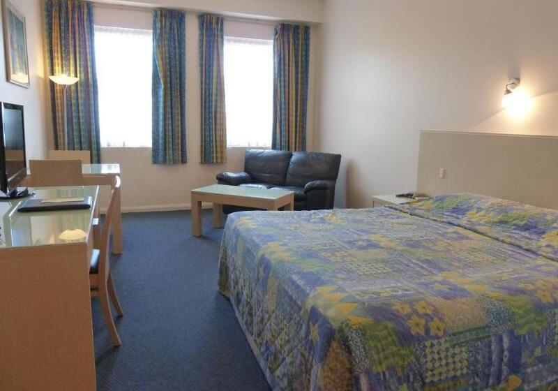 Mayfair Plaza Motel And Apartments