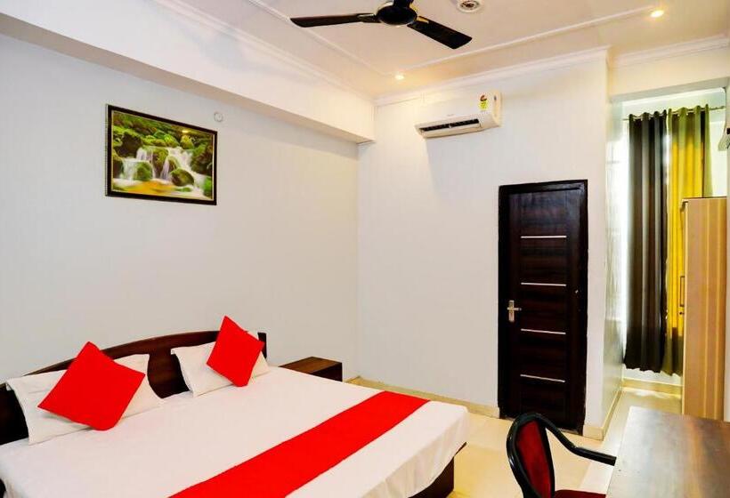 Hotel Oyo 29308 Virasat Shaheed Path Inn
