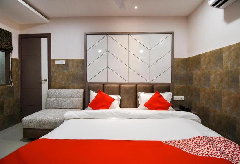 ホテル Oyo 70123 Sada Shiv Guest House