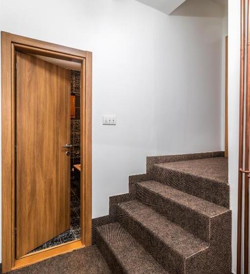 پانسیون House Of Surprise