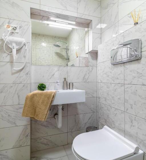 پانسیون House Of Surprise