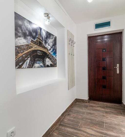 پانسیون House Of Surprise