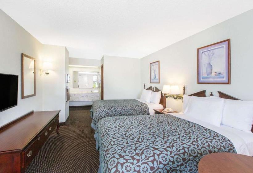 فندق Days Inn By Wyndham West Point