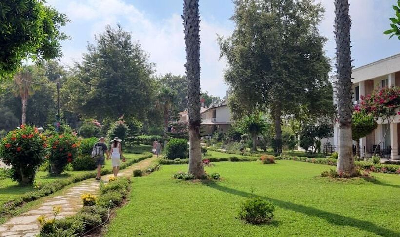 فندق Marvel Tree