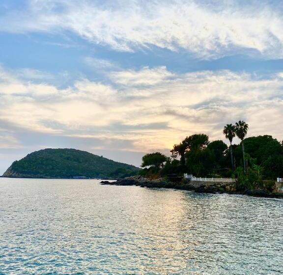 فندق Marvel Tree