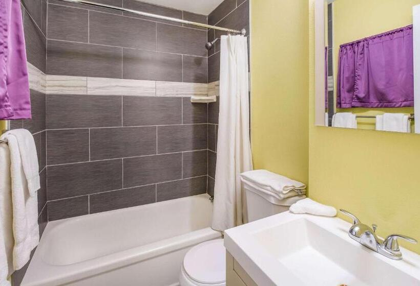 فندق Rodeway Inn