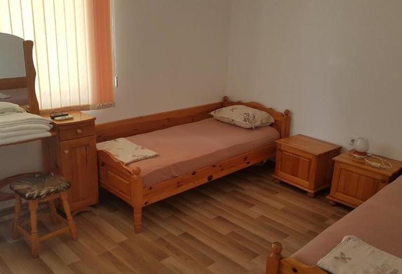 پانسیون Kirovi House   Guest Rooms