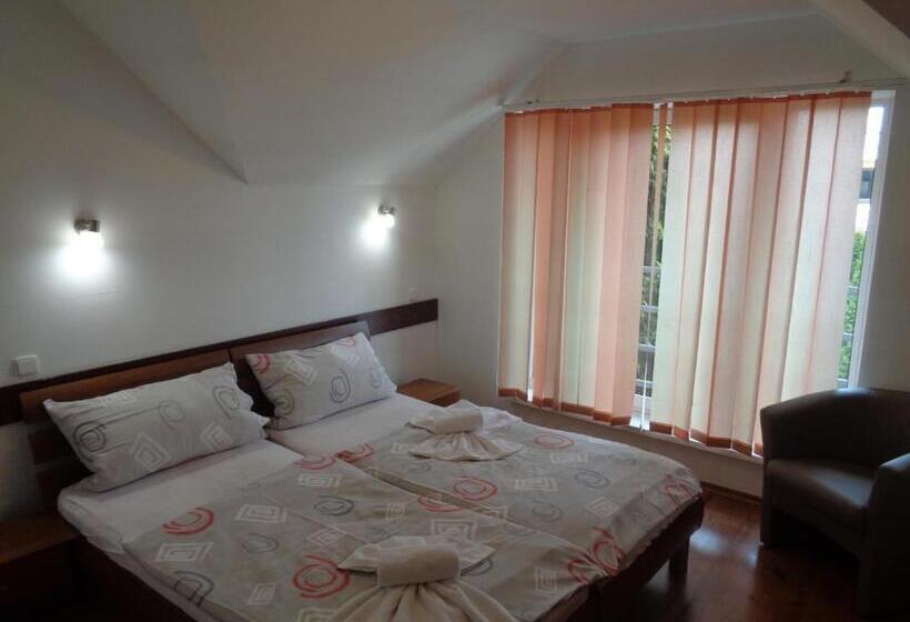 بنسيون Penzión Vila Dalí