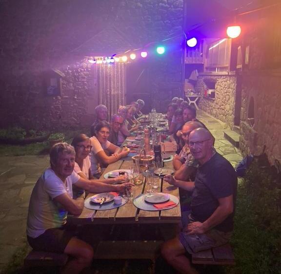 住宿加早餐  Lo Soulenquo à Fonteilles Sur Le Gr 65