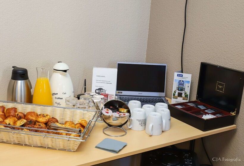 هتل Restaurant Kyriad Brive Centre