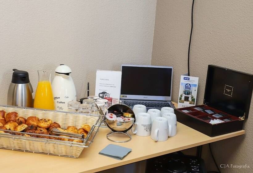 هتل Restaurant Kyriad Brive Centre