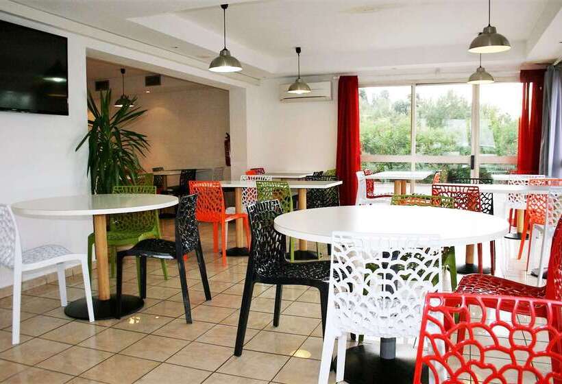 Отель Kyriad Direct Arles