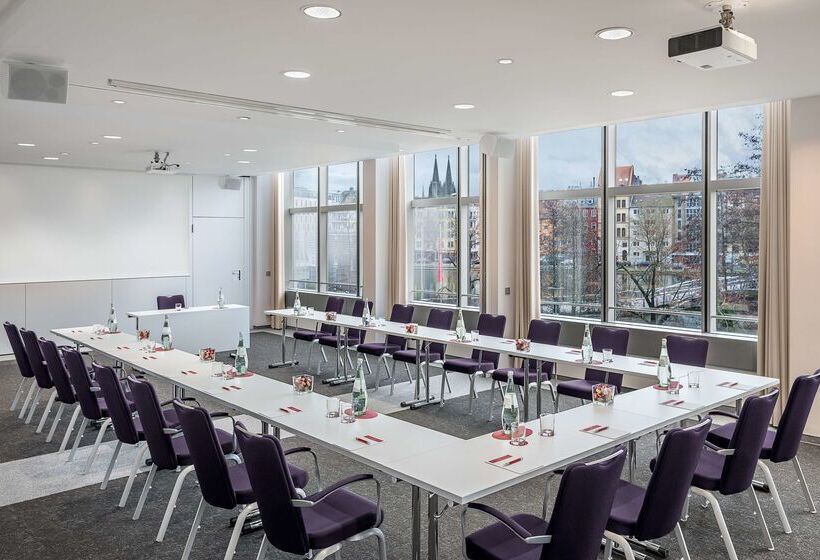 هتل NH Collection Koln Mediapark