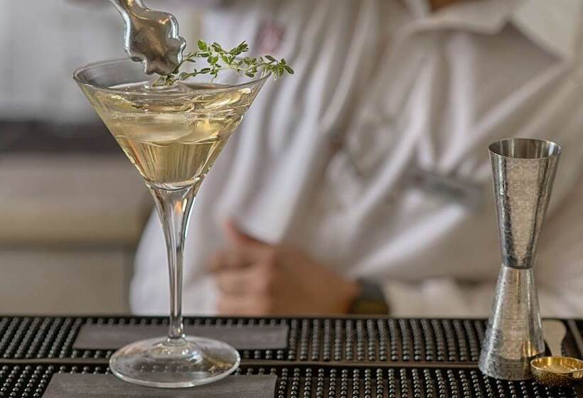 Отель NH Collection Porta Nuova