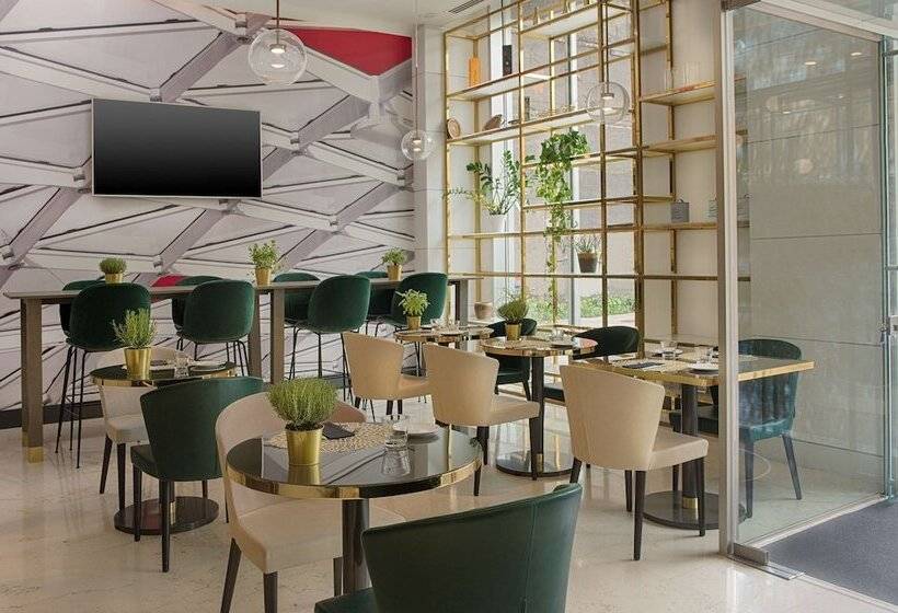 Отель NH Collection Porta Nuova