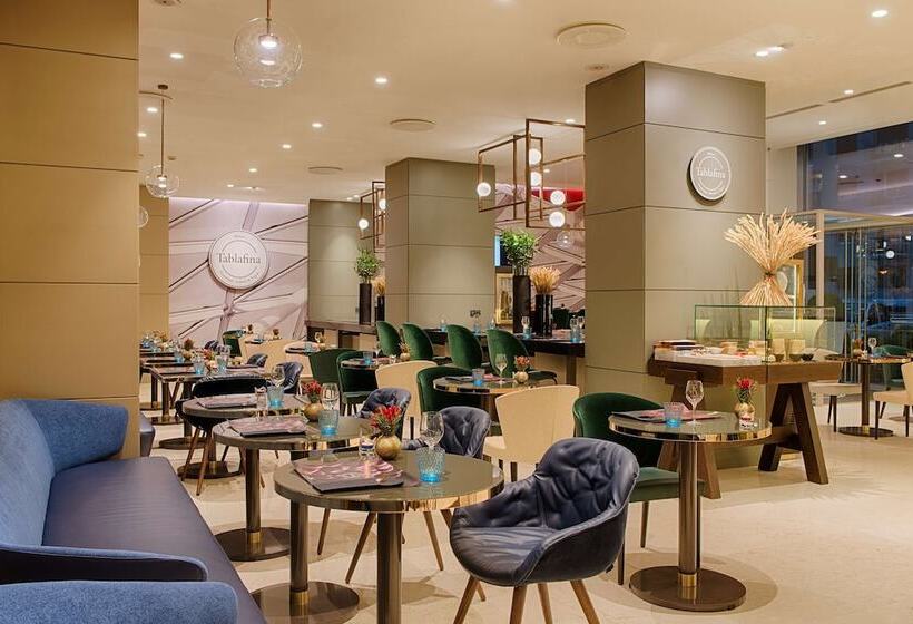 Отель NH Collection Porta Nuova