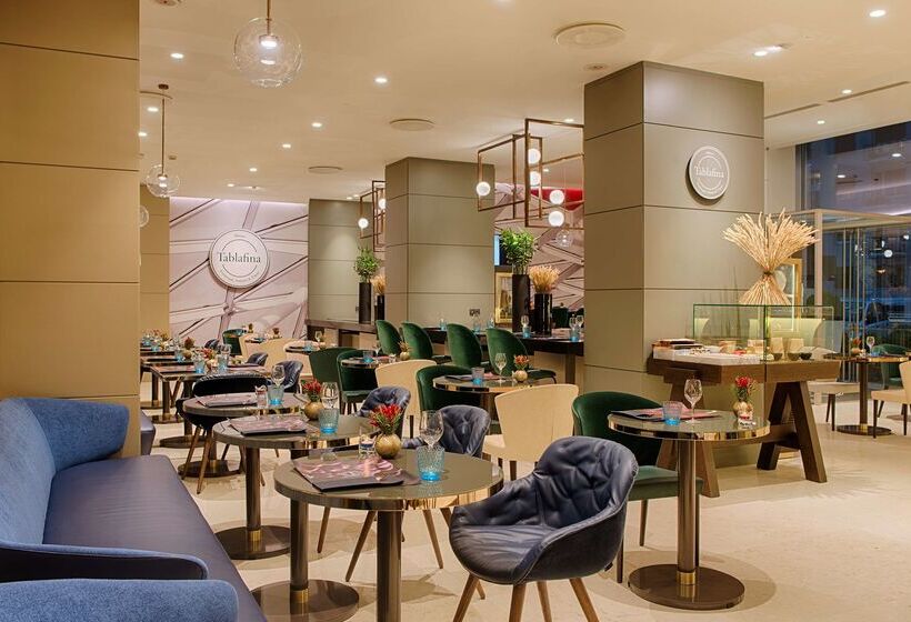 Отель NH Collection Porta Nuova