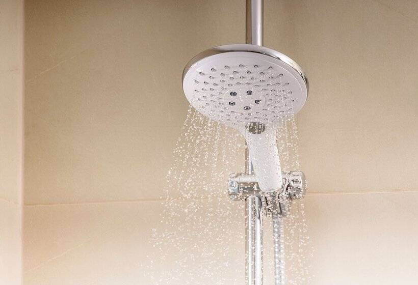 هتل NH Barajas Airport