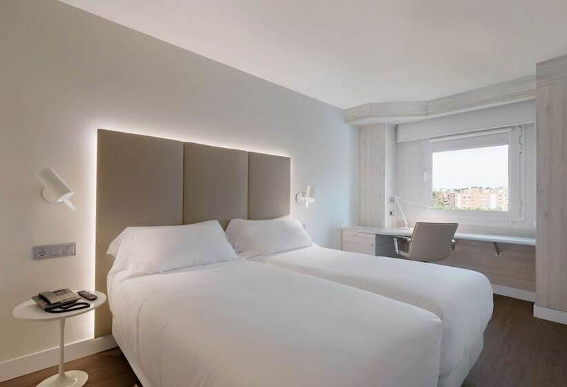 هتل NH Barajas Airport