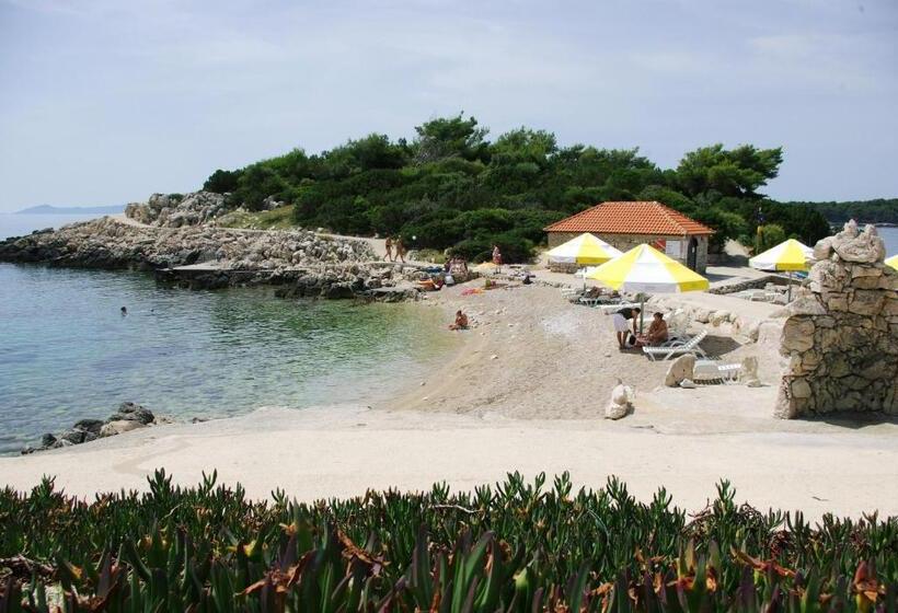 Priscapac Resort & Apartments