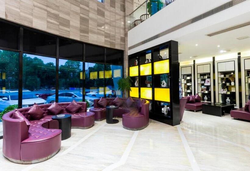 Lavande Hotel Nanchang West Railway Station Xinjian Branch