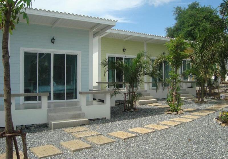 هتل Charlie S Bungalows
