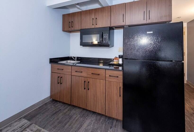 فندق Hometowne Studios By Red Roof Wilmington   New Castle