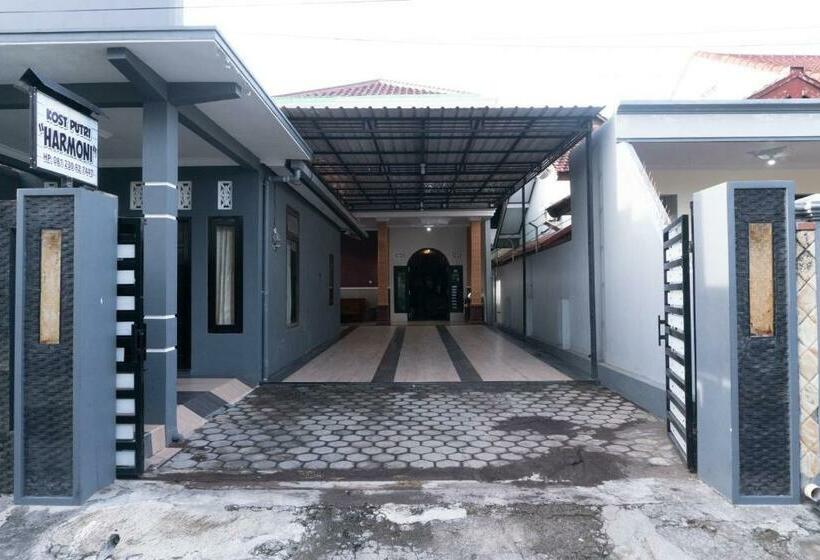 هتل Oyo 3227 Kost Putri Harmony