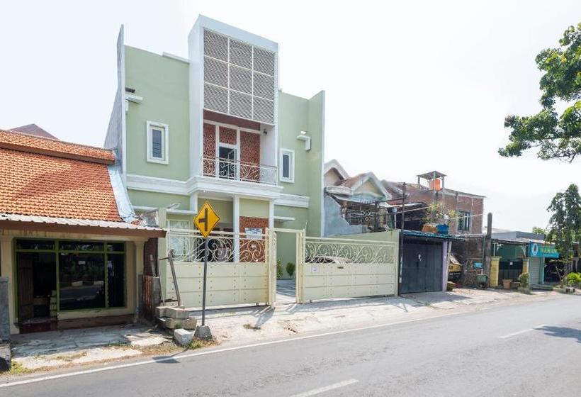 ホテル Oyo 3706 Griya Tentrem