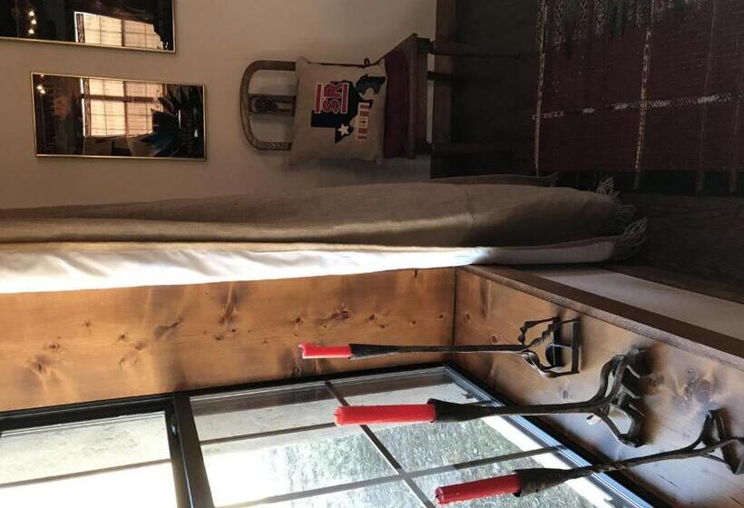 تختخواب و صبحانه El Viejo Adobe   Across From Sul Ross Campus