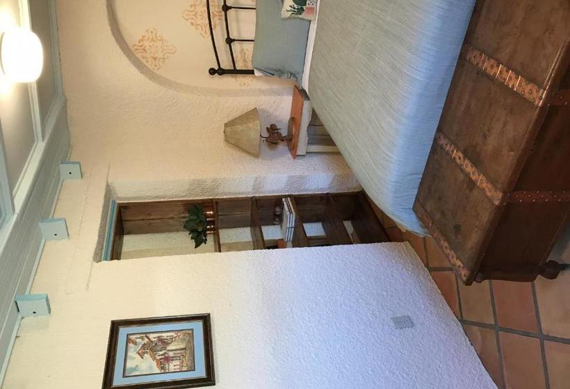 تختخواب و صبحانه El Viejo Adobe   Across From Sul Ross Campus
