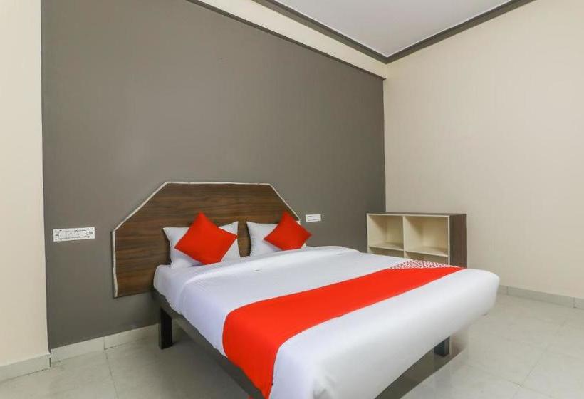 فندق Oyo 64632 Laxmi Palace