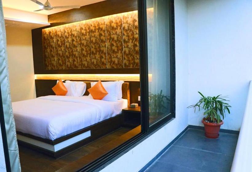 فندق The Grand Astoria Somanth