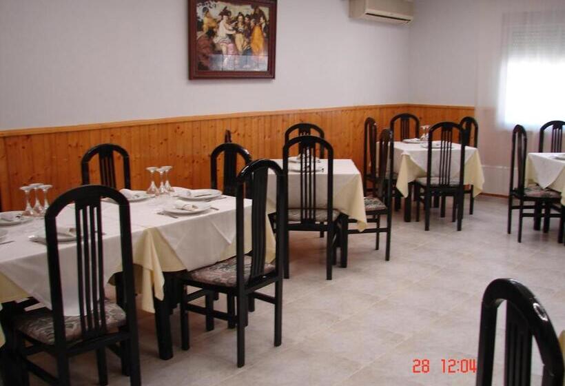 פנסיון Hostal Alfil