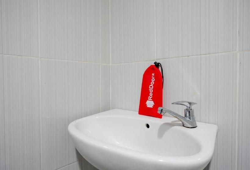 بنسيون Reddoorz Near Lippo Plaza Buton