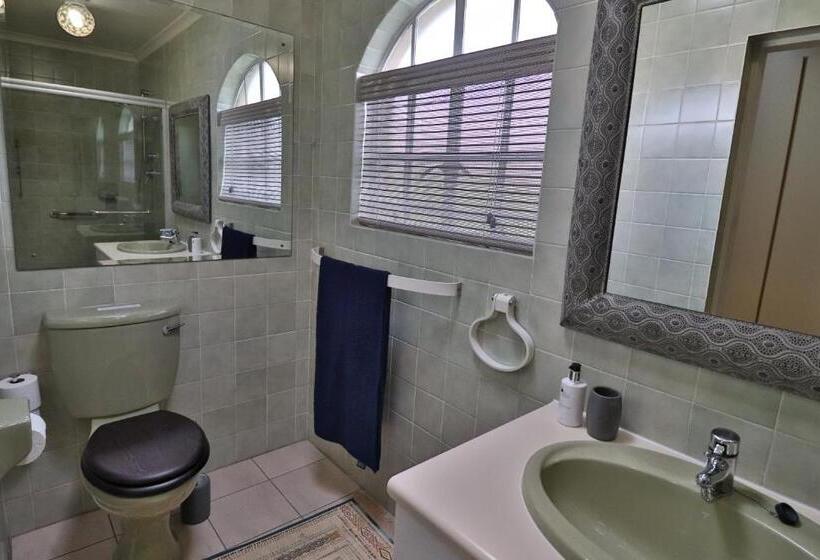 פנסיון Highway Gardens Guest House