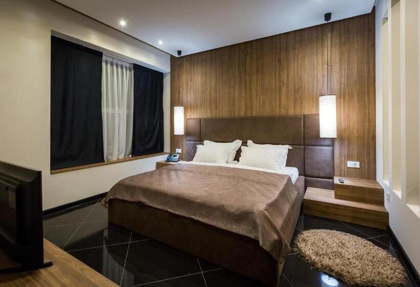 هتل Crystal Light