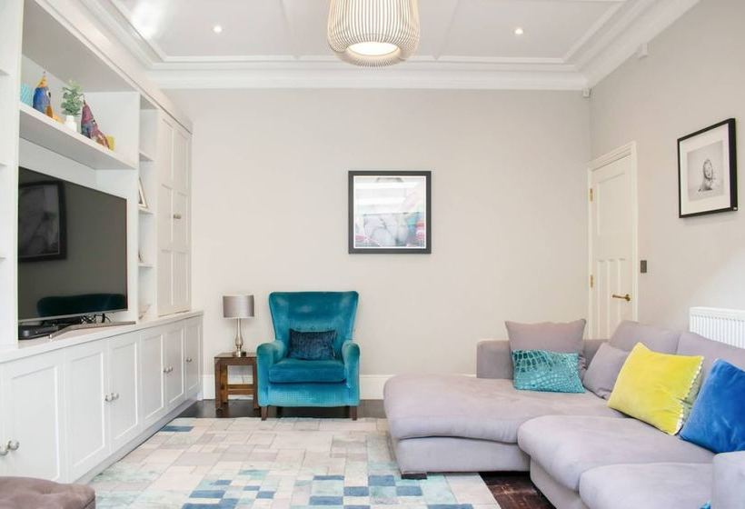 Stylish & Stunning 5 Bed House In Clapham South