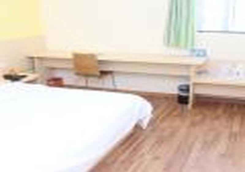 בית מלון כפרי 7 Days Inn Sanya Jiefang Road Walking Street Branch