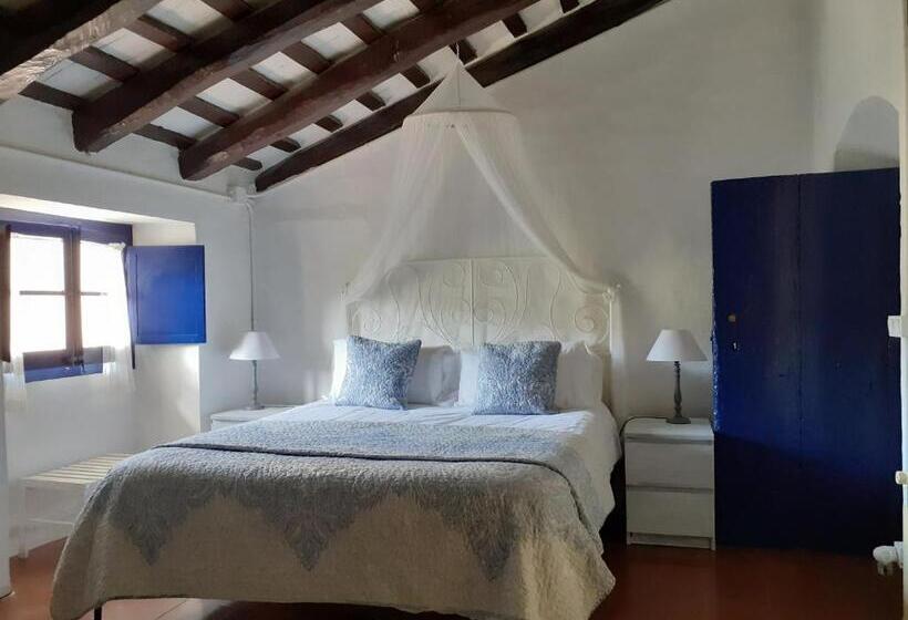 تختخواب و صبحانه Little Vine