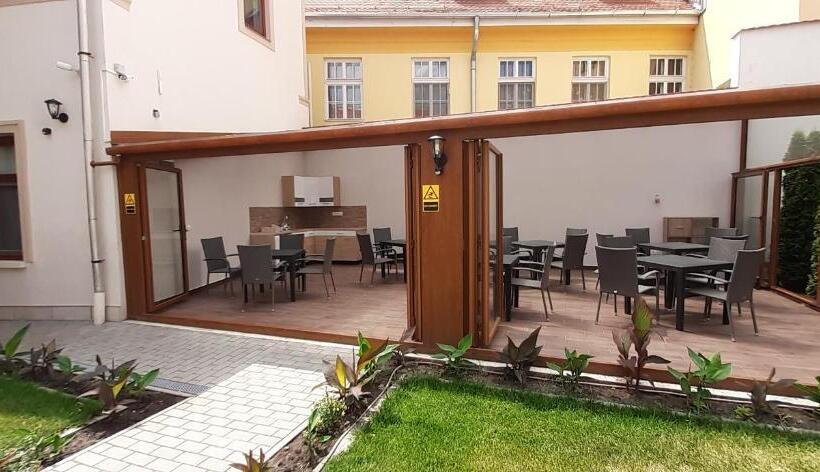Mecset Apartman