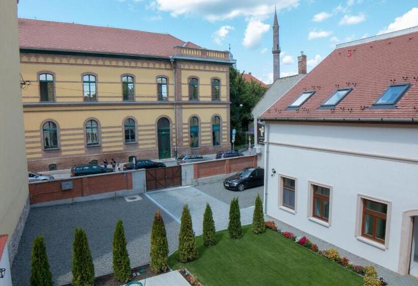 Mecset Apartman